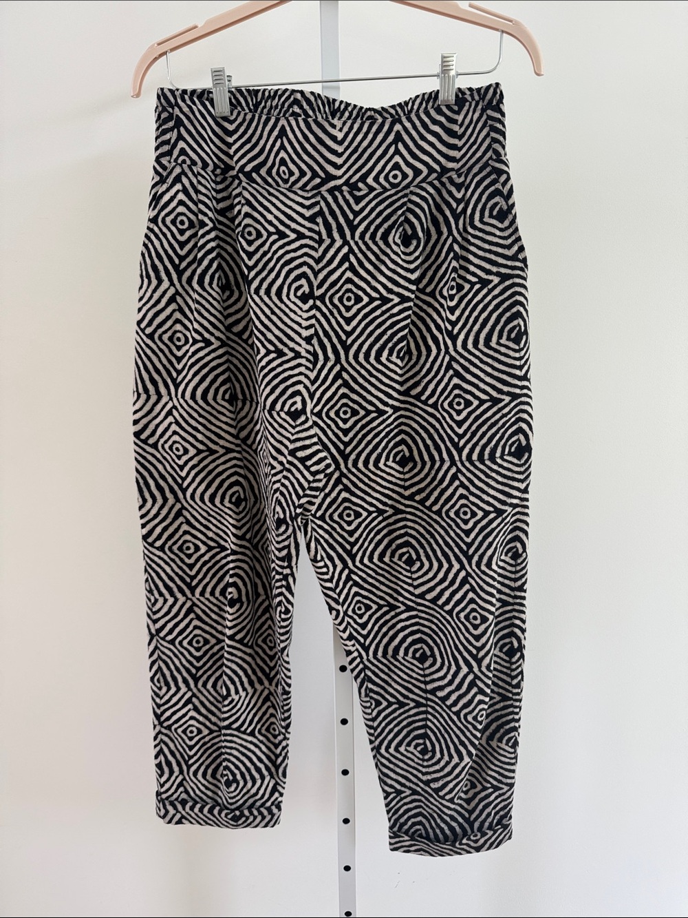 Black & White Geometric Print Women's Pants